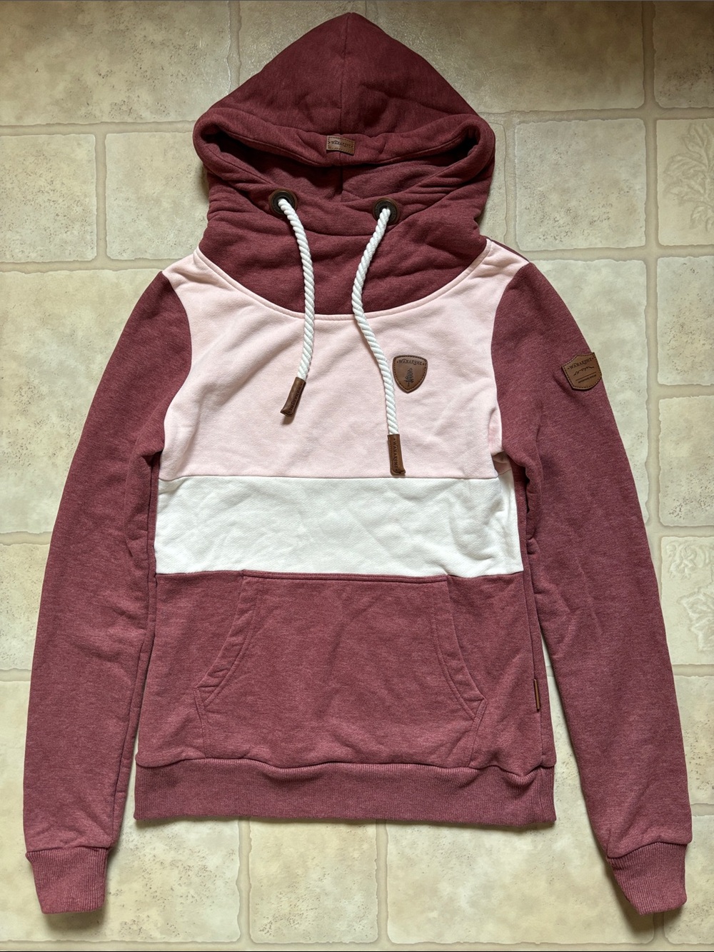 Wanakome Vera Womens Small
Colorblock Pullover Hoodie
Sweater